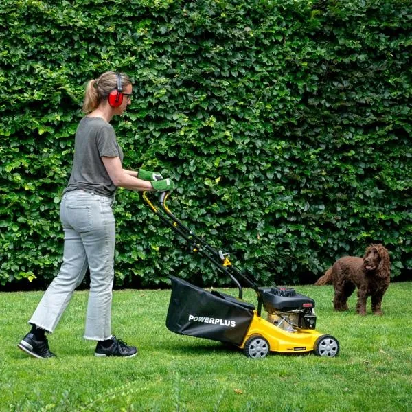 PowerPlus POWEG60219 Benzine grasmaaier 39cm