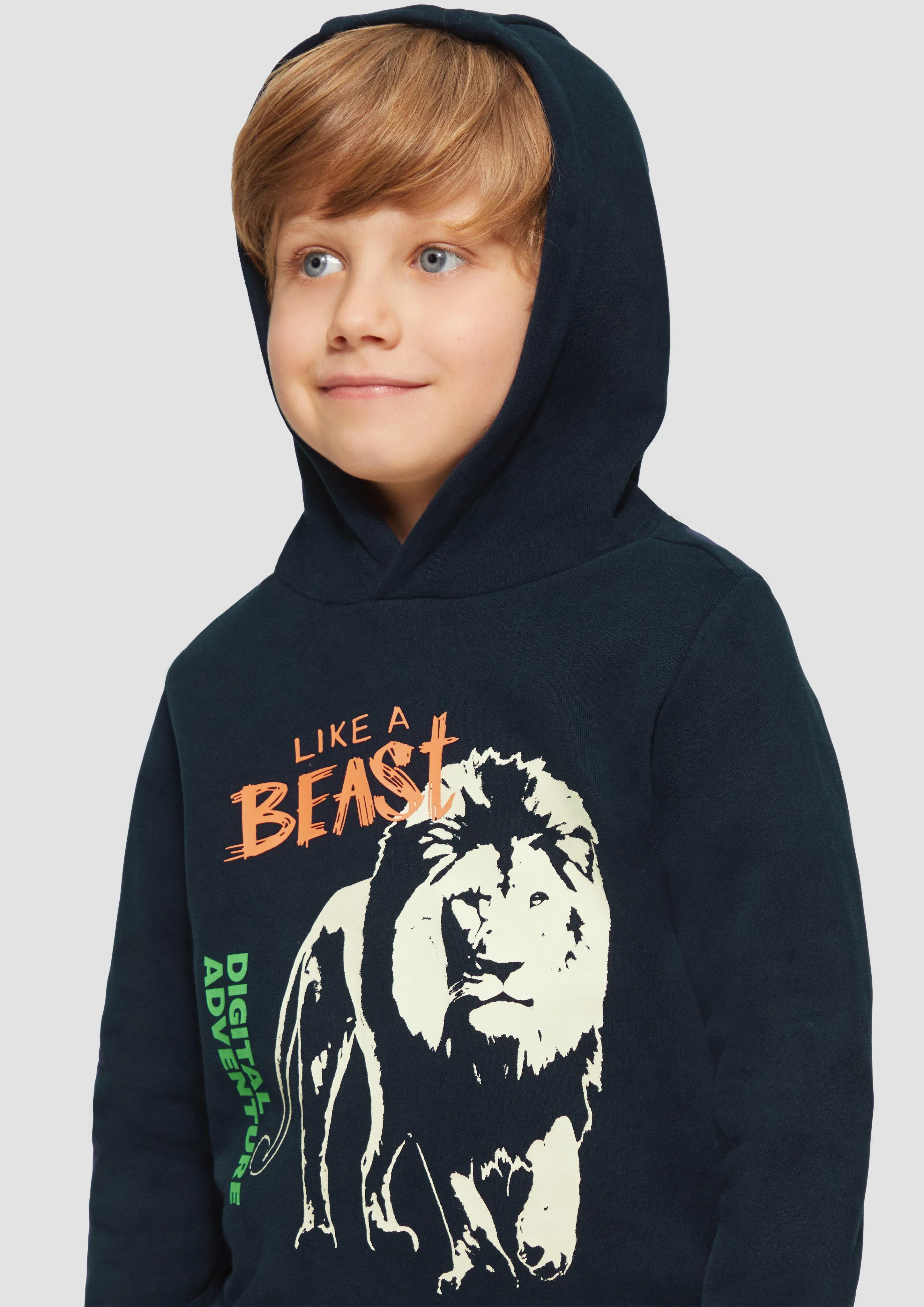 S.OLIVER WARM SWEATSHIRT MET CAPUCHON EN GLOW IN THE DARKPRINT